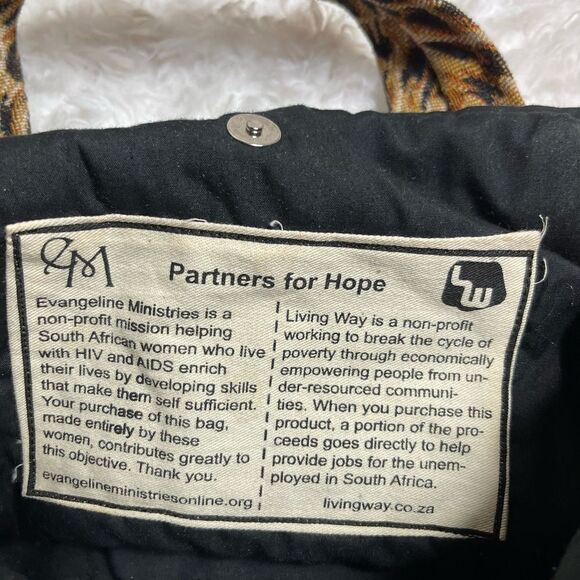 Evangeline ministry handcrafted cloth shoulder bag leopard prints wooden buttons - Picture 8 of 12